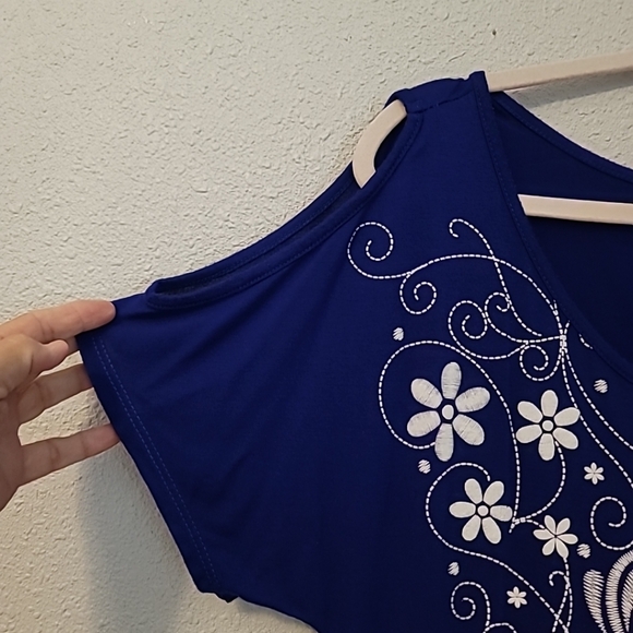 Royal Blue Embroidered Cold Shoulder Top by AGENDA Sz M~ keyhole back - Picture 3 of 11